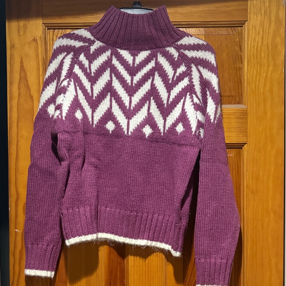 Women's XS Magenta and White Sweater